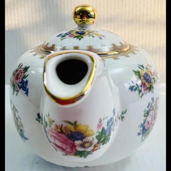 ❤️SOLD❤️Vintage Teapot Royal Albert Fine China Classic Collection “Lady Carlyle” - Picture 4 of 11